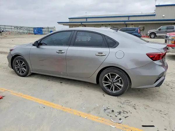 3KPF24AD7PE547510 2023 KIA FORTE - Image 2