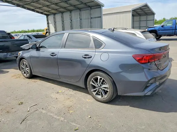 3KPF24AD7PE549225 2023 KIA FORTE - Image 2