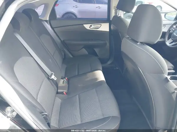 3KPF24AD7PE550875 2023 KIA FORTE - Image 8