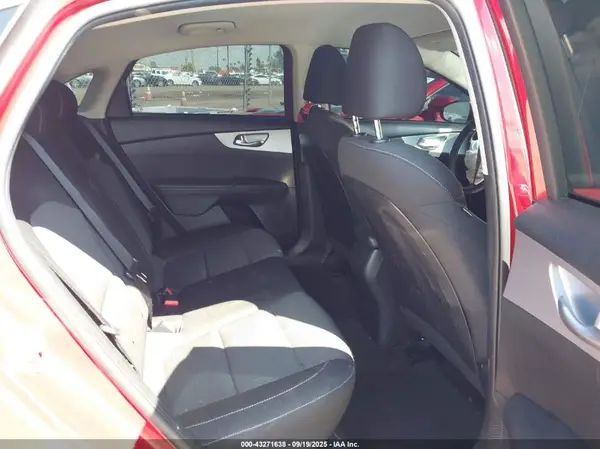 3KPF24AD7PE555042 2023 KIA FORTE - Image 8