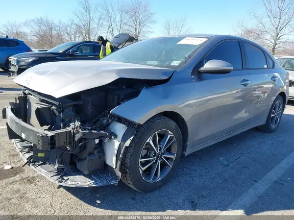 3KPF24AD7PE557826 2023 KIA FORTE - Image 2