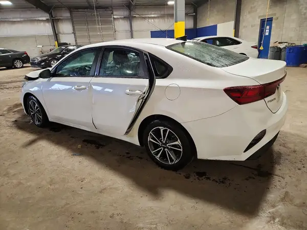 3KPF24AD7PE558913 2023 KIA FORTE - Image 2