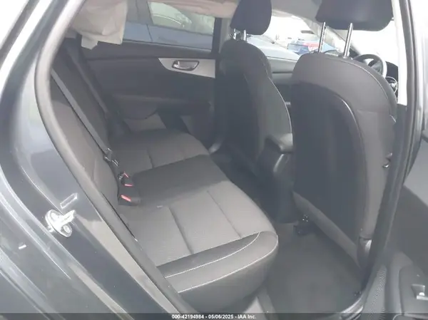 3KPF24AD7PE563187 2023 KIA FORTE - Image 8