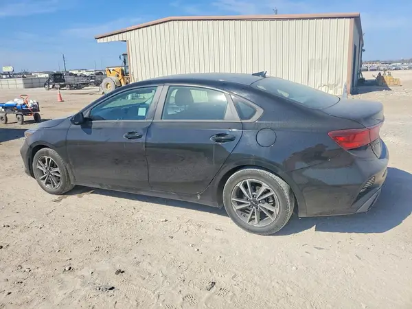 3KPF24AD7PE564582 2023 KIA FORTE - Image 2