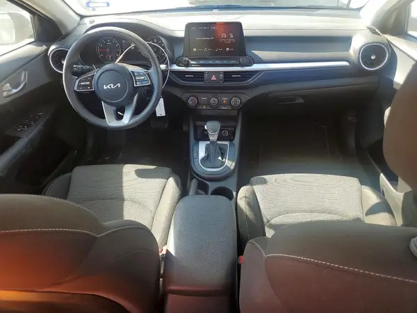 3KPF24AD7PE564582 2023 KIA FORTE - Image 8