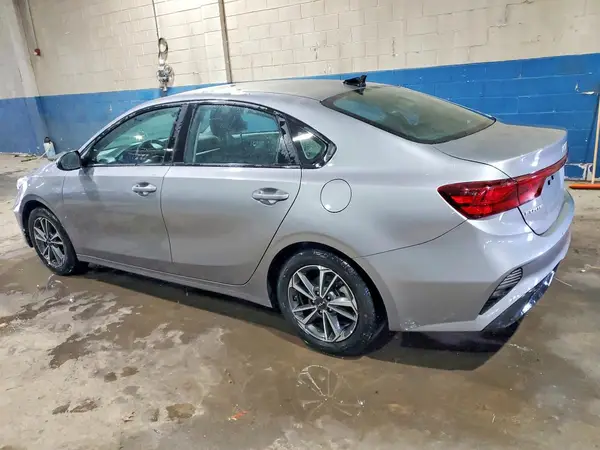 3KPF24AD7PE568003 2023 KIA FORTE - Image 2