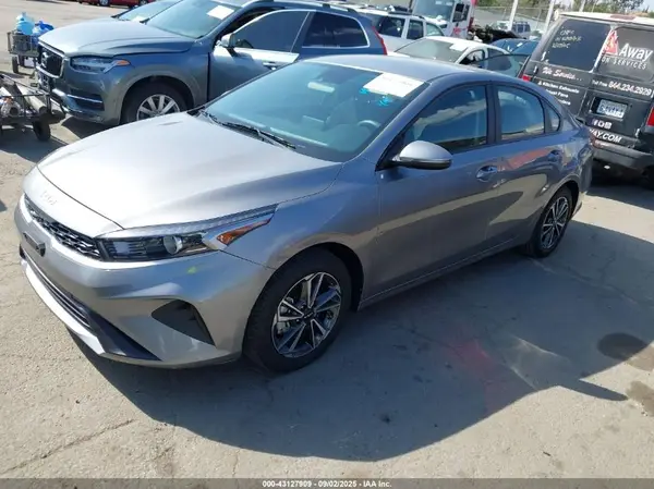 3KPF24AD7PE572925 2023 KIA FORTE - Image 2