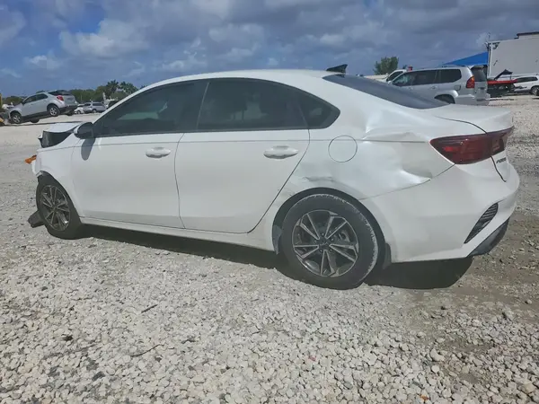 3KPF24AD7PE573427 2023 KIA FORTE - Image 2