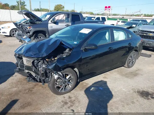 3KPF24AD7PE575808 2023 KIA FORTE - Image 2