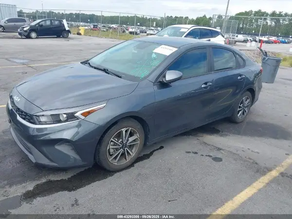 3KPF24AD7PE581401 2023 KIA FORTE - Image 2