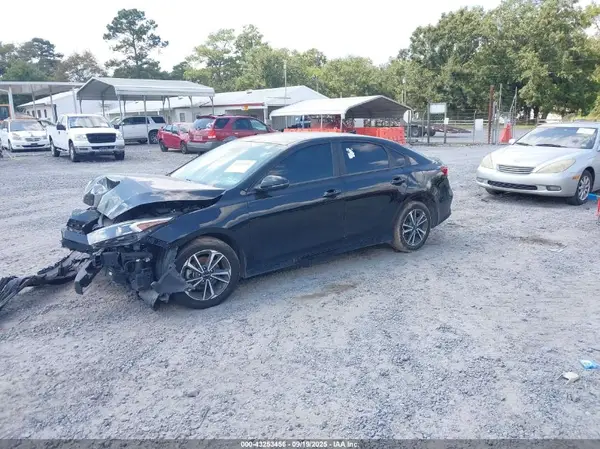 3KPF24AD7PE582418 2023 KIA FORTE - Image 2