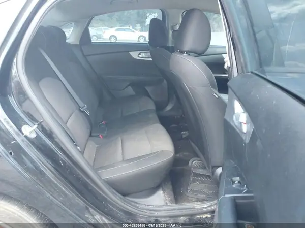 3KPF24AD7PE582418 2023 KIA FORTE - Image 8