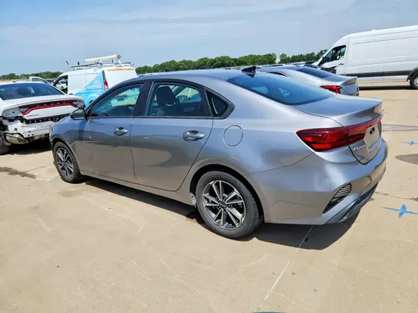 3KPF24AD7PE583455 2023 KIA FORTE - Image 2