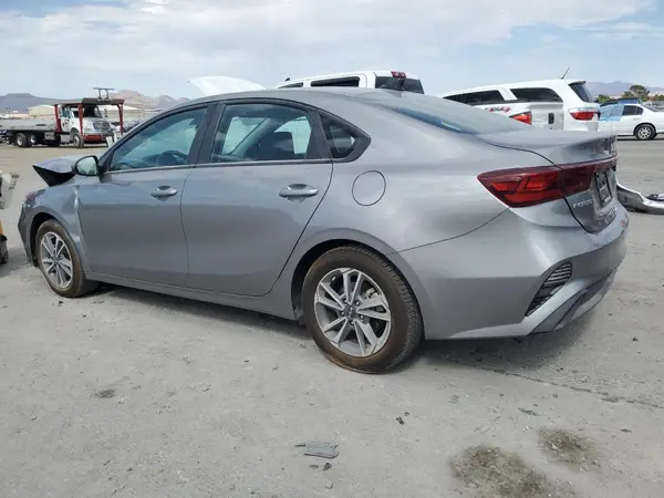 3KPF24AD7PE584623 2023 KIA FORTE - Image 2