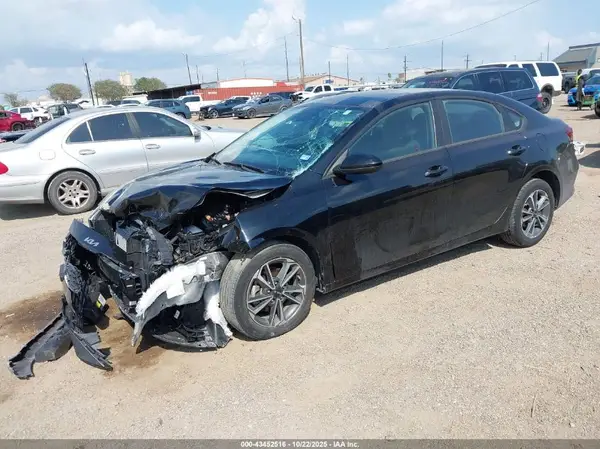 3KPF24AD7PE585206 2023 KIA FORTE - Image 2