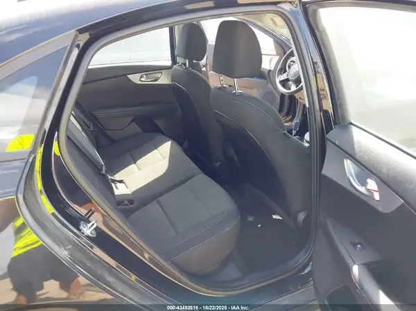 3KPF24AD7PE585206 2023 KIA FORTE - Image 8