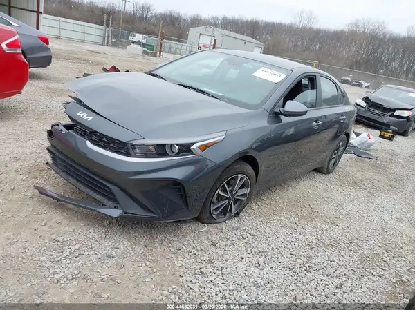 3KPF24AD7PE586422 2023 KIA FORTE - Image 2