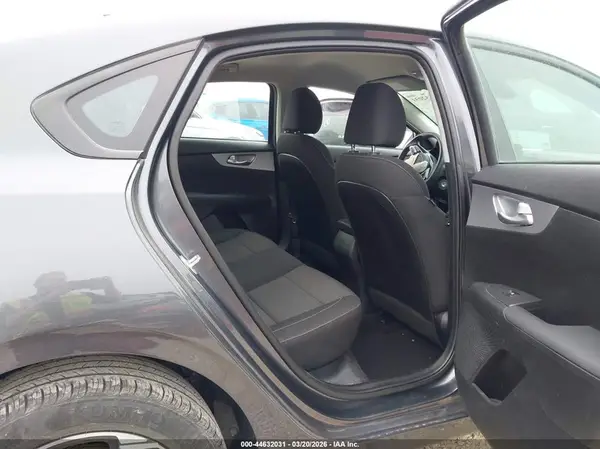 3KPF24AD7PE586422 2023 KIA FORTE - Image 8