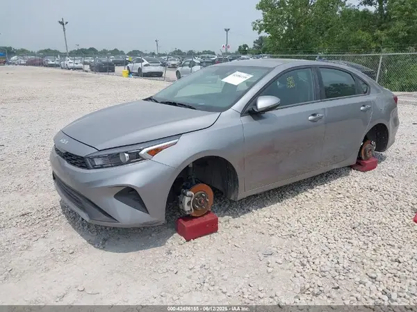 3KPF24AD7PE587120 2023 KIA FORTE - Image 2