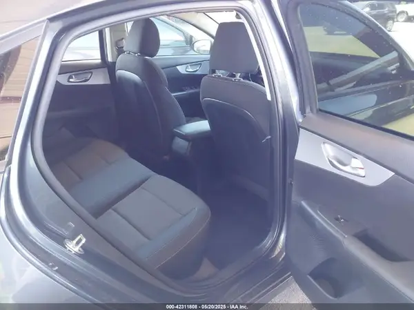 3KPF24AD7PE587537 2023 KIA FORTE - Image 8