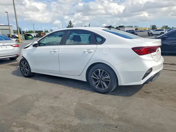 3KPF24AD7PE587943 2023 KIA FORTE - Image 2