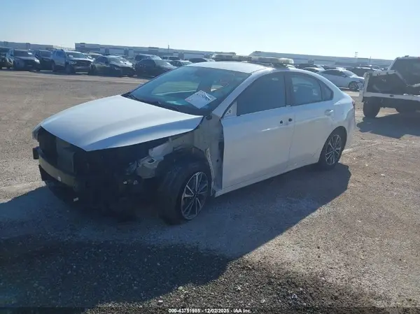 3KPF24AD7PE588347 2023 KIA FORTE - Image 2