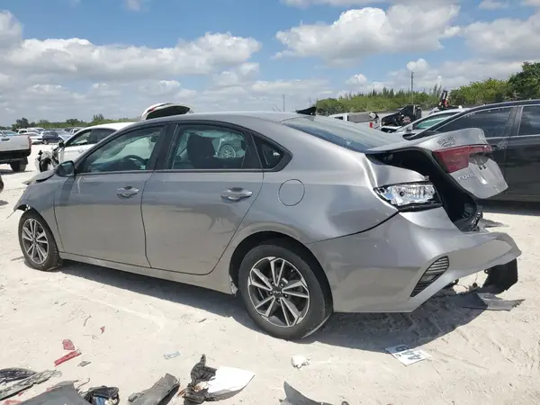 3KPF24AD7PE592320 2023 KIA FORTE - Image 2