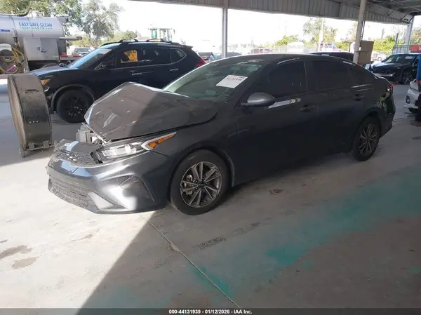 3KPF24AD7PE601114 2023 KIA FORTE - Image 2