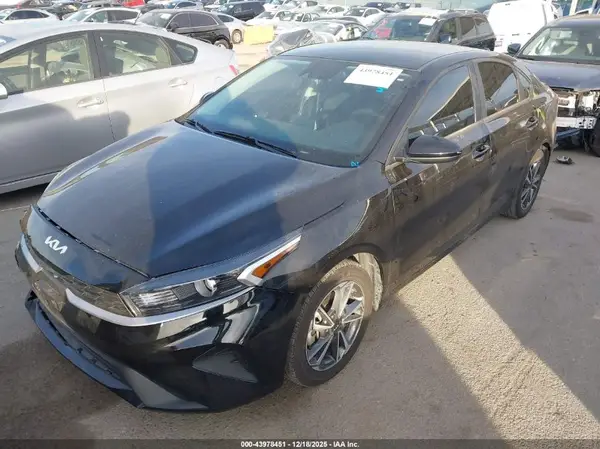 3KPF24AD7PE603414 2023 KIA FORTE - Image 2
