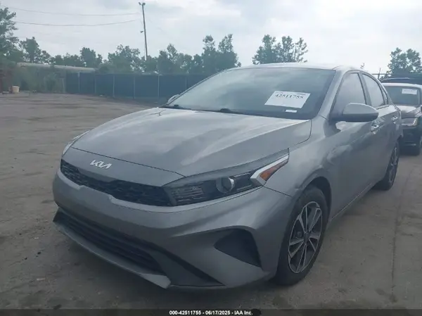 3KPF24AD7PE603915 2023 KIA FORTE - Image 2