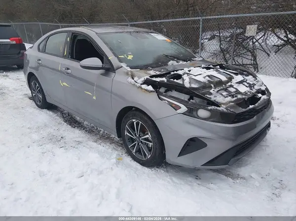 3KPF24AD7PE605129 2023 KIA FORTE - Image 1