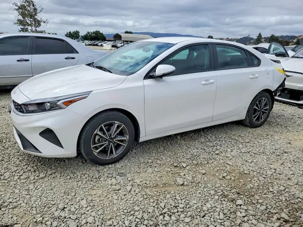 3KPF24AD7PE608824 2023 KIA FORTE - Image 1