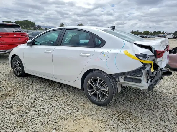 3KPF24AD7PE608824 2023 KIA FORTE - Image 2