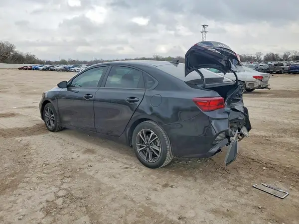 3KPF24AD7PE615241 2023 KIA FORTE - Image 2