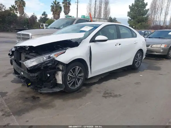 3KPF24AD7PE618110 2023 KIA FORTE - Image 2