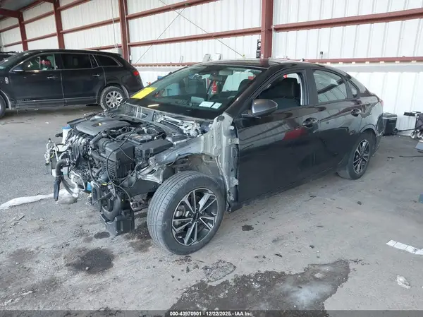 3KPF24AD7PE618463 2023 KIA FORTE - Image 2