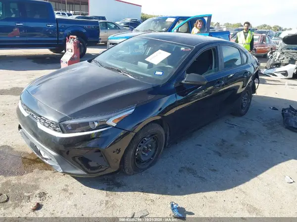 3KPF24AD7PE621850 2023 KIA FORTE - Image 2