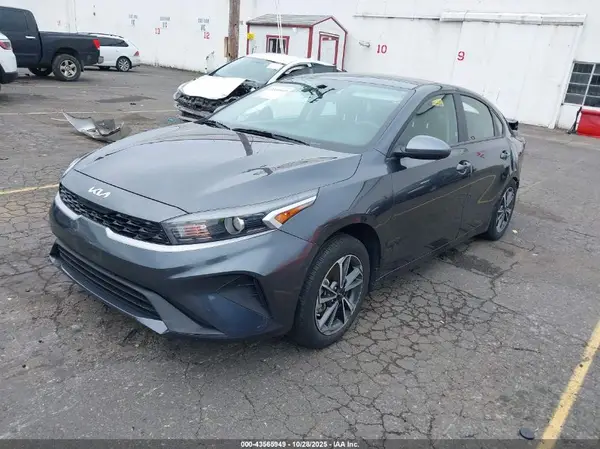 3KPF24AD7PE622223 2023 KIA FORTE - Image 2