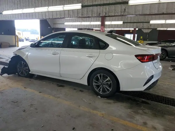 3KPF24AD7PE623131 2023 KIA FORTE - Image 2