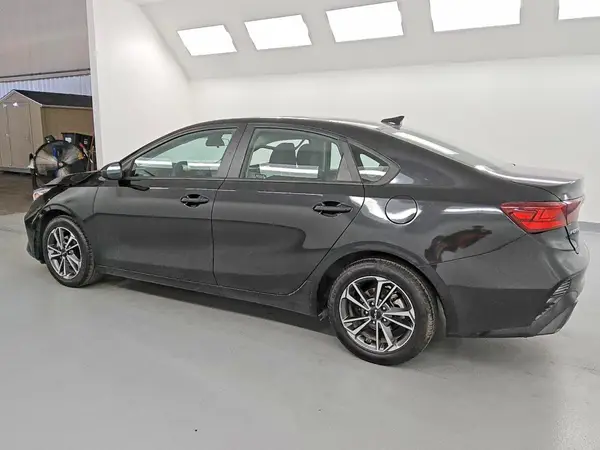 3KPF24AD7PE628488 2023 KIA FORTE - Image 2