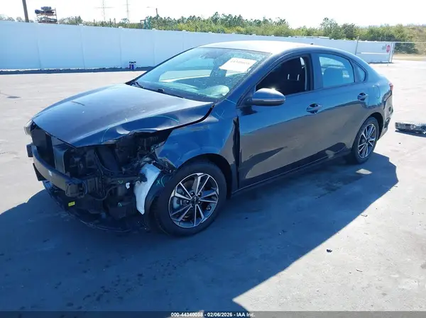 3KPF24AD7PE631469 2023 KIA FORTE - Image 2