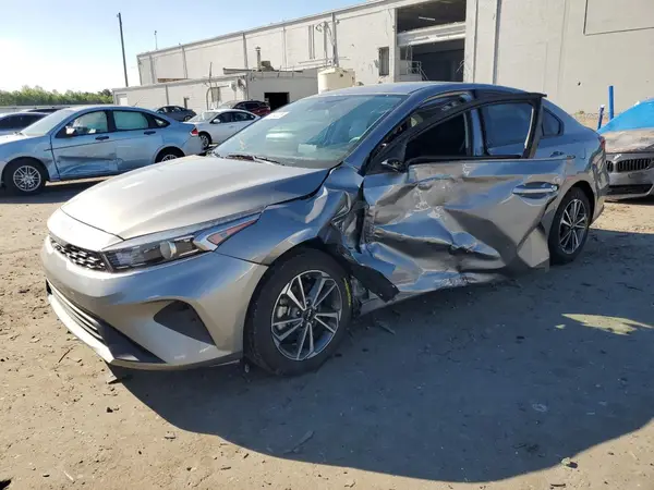 3KPF24AD7PE633643 2023 KIA FORTE - Image 1