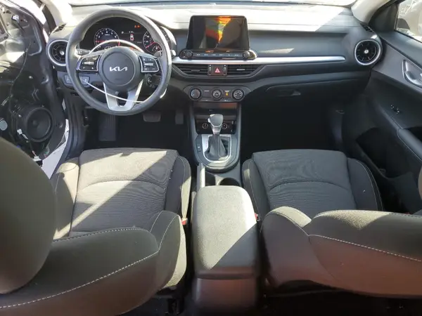 3KPF24AD7PE633643 2023 KIA FORTE - Image 8