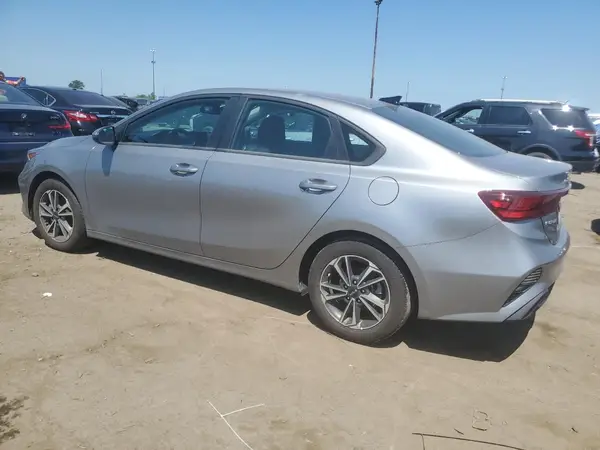 3KPF24AD7PE635327 2023 KIA FORTE - Image 2