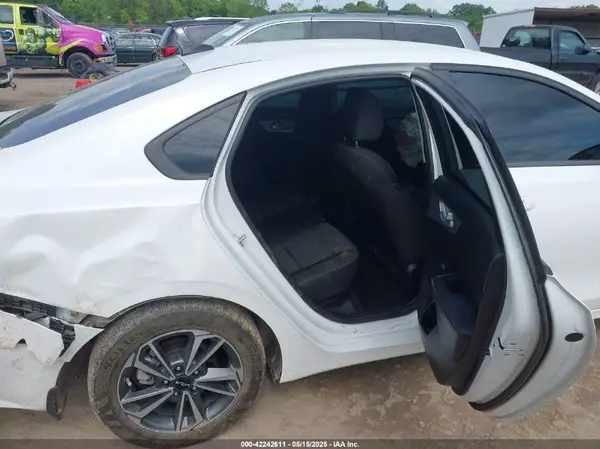 3KPF24AD7PE641760 2023 KIA FORTE - Image 8