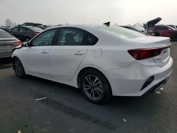 3KPF24AD7PE647087 2023 KIA FORTE - Image 2