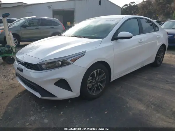 3KPF24AD7PE653570 2023 KIA FORTE - Image 2