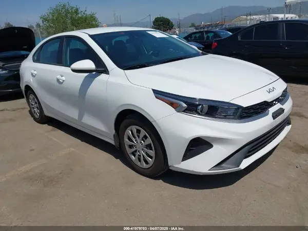 3KPF24AD7PE656677 2023 KIA FORTE - Image 1