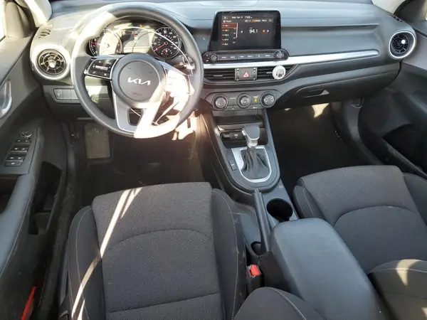3KPF24AD7PE662933 2023 KIA FORTE - Image 8