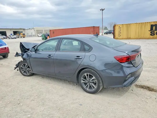 3KPF24AD7PE668084 2023 KIA FORTE - Image 2